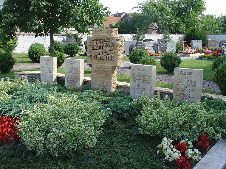 Kreuz_20_Kriegerdenkmal.JPG